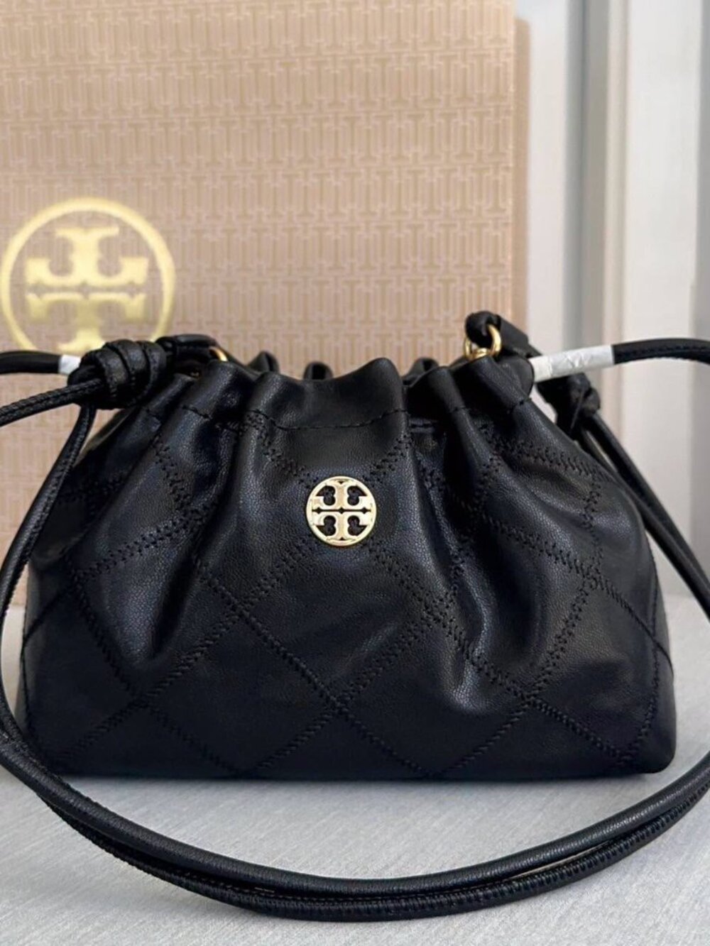 NWT Tory Burch 164398 Willa E/W Drawstring Shoulder Crossbody Bag Black Leather